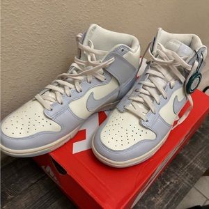 Nike Dunk High 9 shows NWT